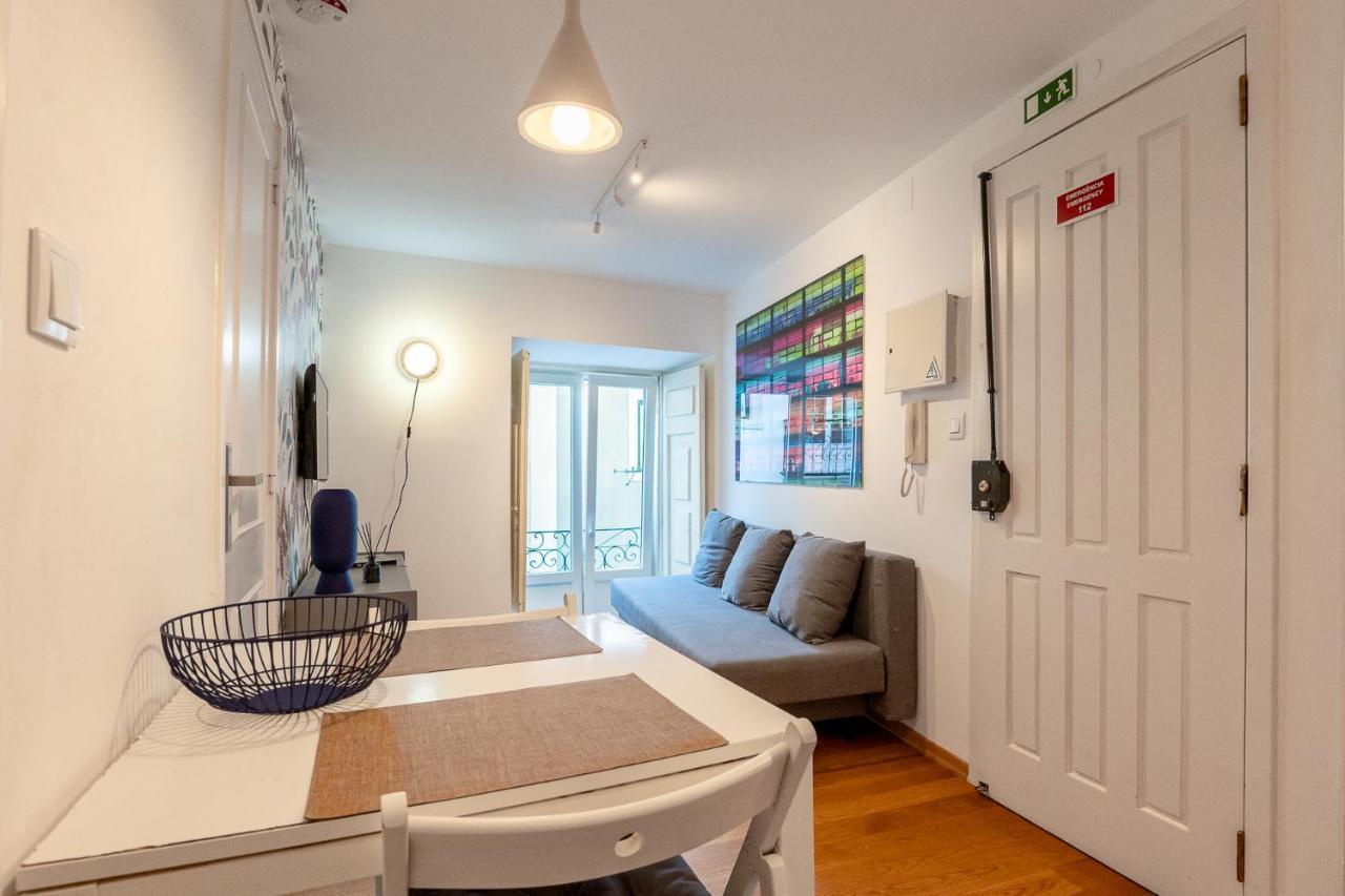 Contemporary Apartment In Chiado 3 Лиссабон Экстерьер фото